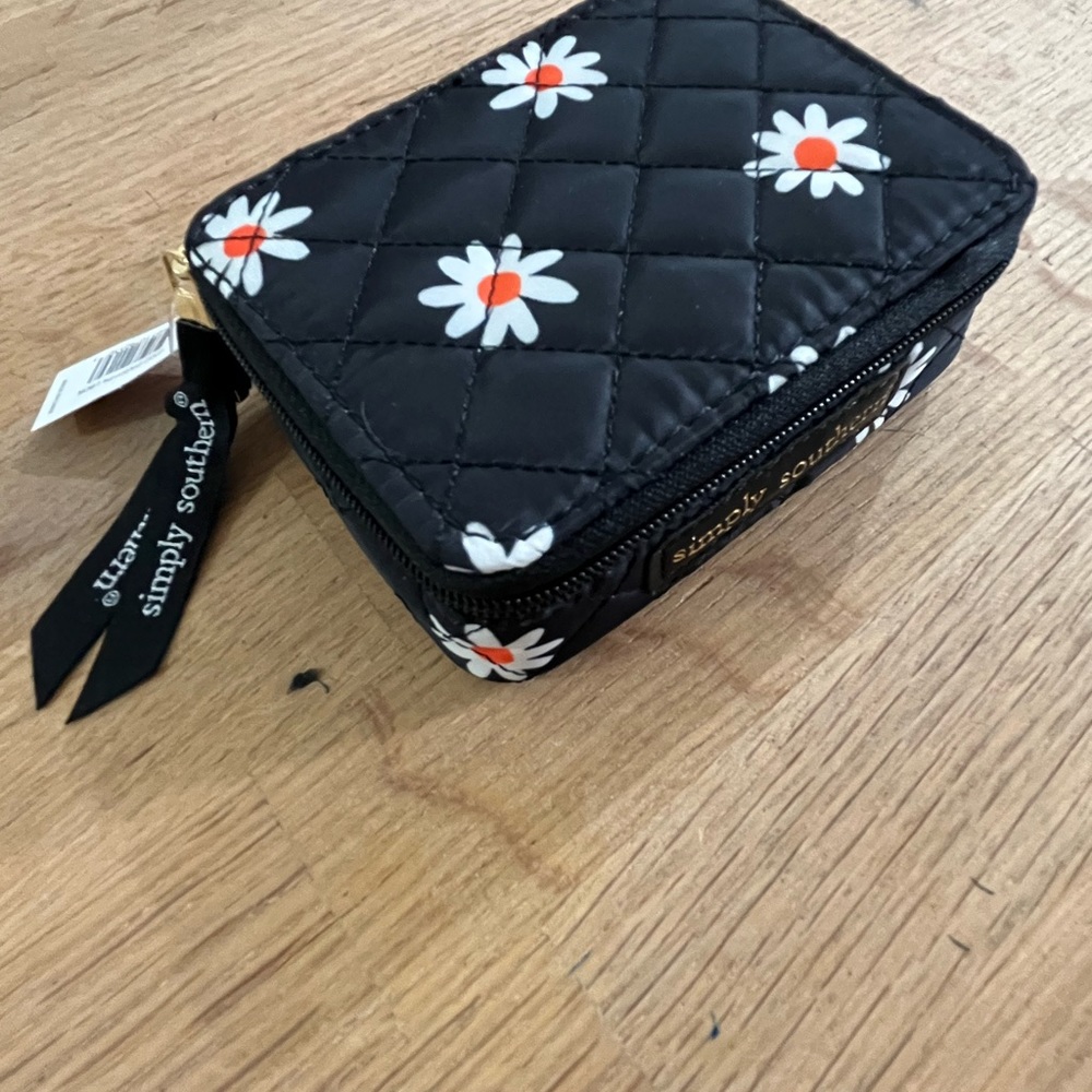 Simply Southern Daisy Pill Box/Case